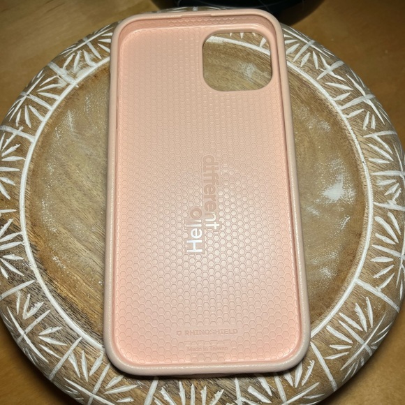 RhinoShield X Snoopy SolidSuit iPhone 13 Pink Case - Picture 5 of 15